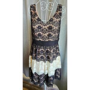 JESSICA SIMPSON BLACK/CREAM TIERED LACE DRESS - SIZE 8